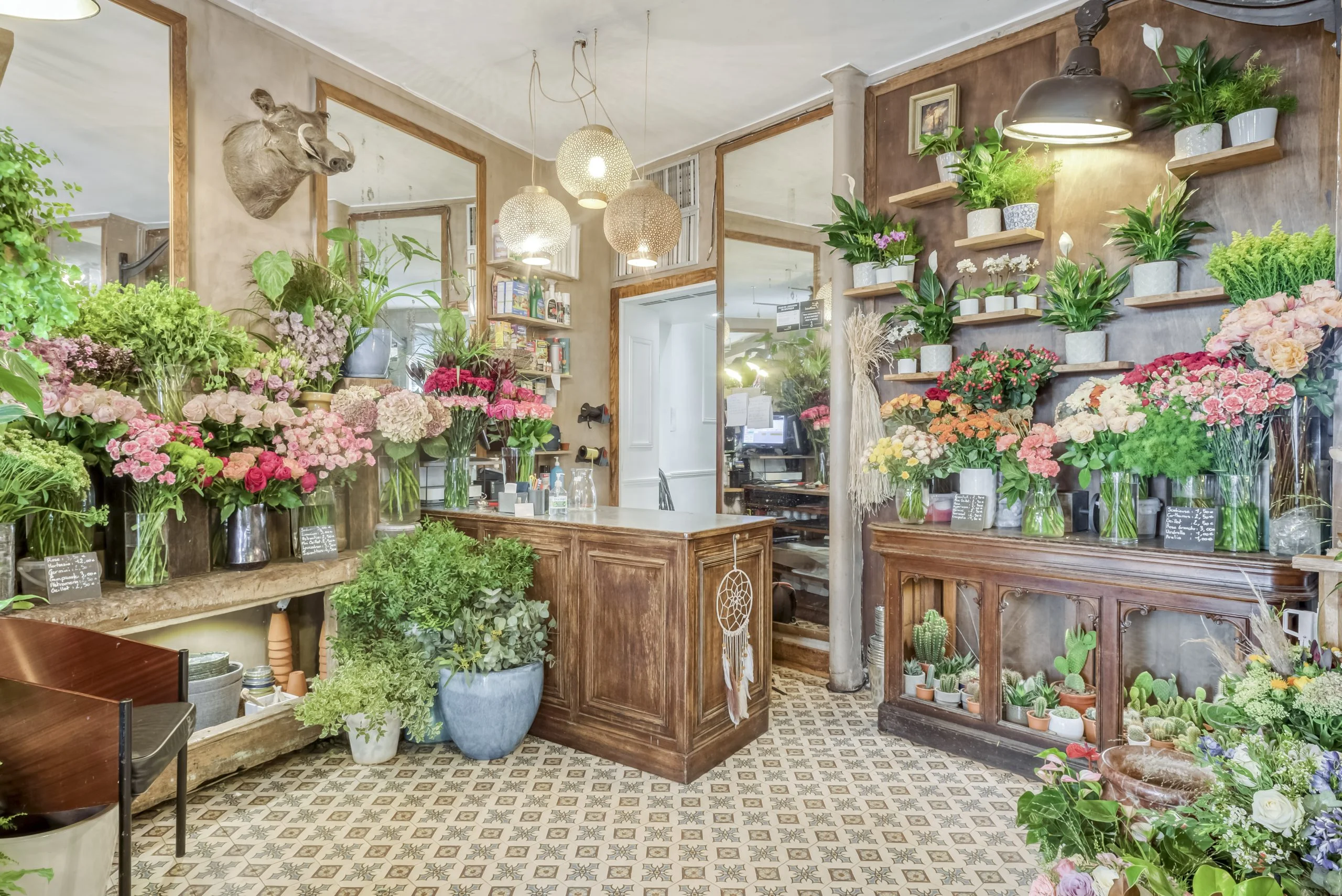 faites appel &agrave; un artisan int&eacute;rieur &agrave; paris 75019 pour vos travaux de r&eacute;novation, am&eacute;nagement ou d&eacute;coration. expertise, qualit&eacute; et conseils sur-mesure pour sublimer votre int&eacute;rieur.