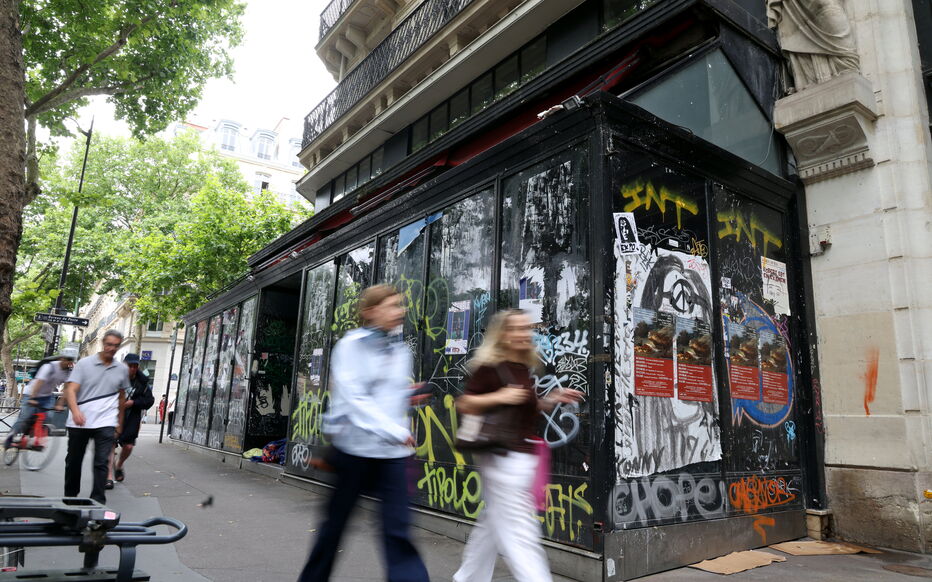 d&eacute;couvrez comment choisir le meilleur entrepreneur pour vos travaux de r&eacute;novation &agrave; paris en 2025. conseils, crit&egrave;res essentiels et astuces pour r&eacute;ussir votre projet de r&eacute;novation.
