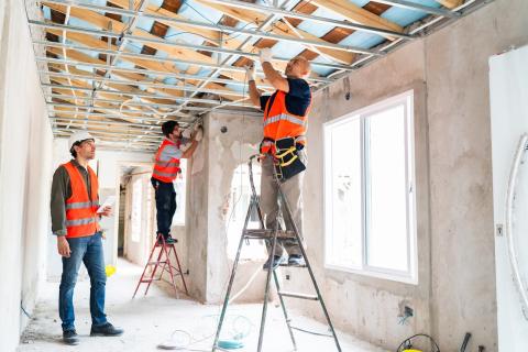d&eacute;couvrez nos conseils pour bien choisir une entreprise de r&eacute;novation en 2025 : crit&egrave;res essentiels, points &agrave; v&eacute;rifier et astuces pour un projet r&eacute;ussi.