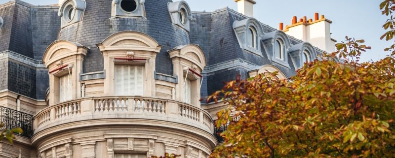 découvrez tout ce qu'il faut savoir sur le coût de la rénovation d'une maison du 19ème siècle : prix moyens, facteurs influençant le budget et conseils pour réussir vos travaux.