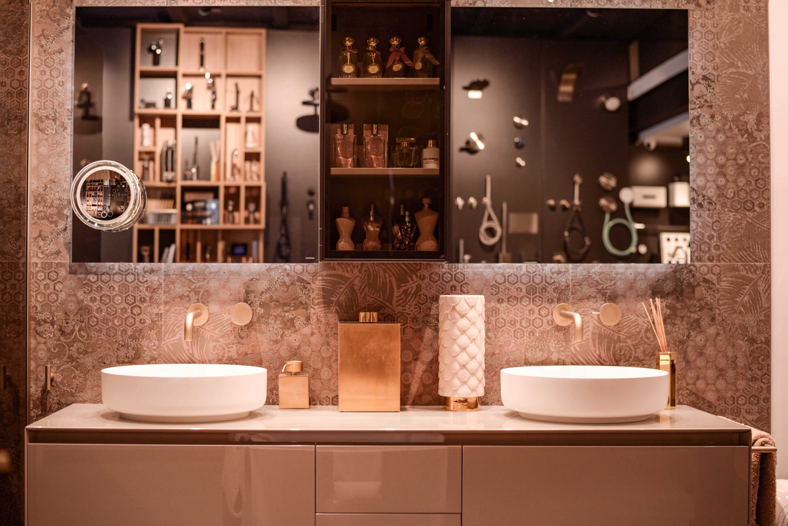 Travaux douche design Paris 75019 découvrez des douches design à paris 75019 : solutions sur-mesure, matériaux tendances, installation professionnelle. sublimez votre salle de bain avec un style moderne et élégant.
