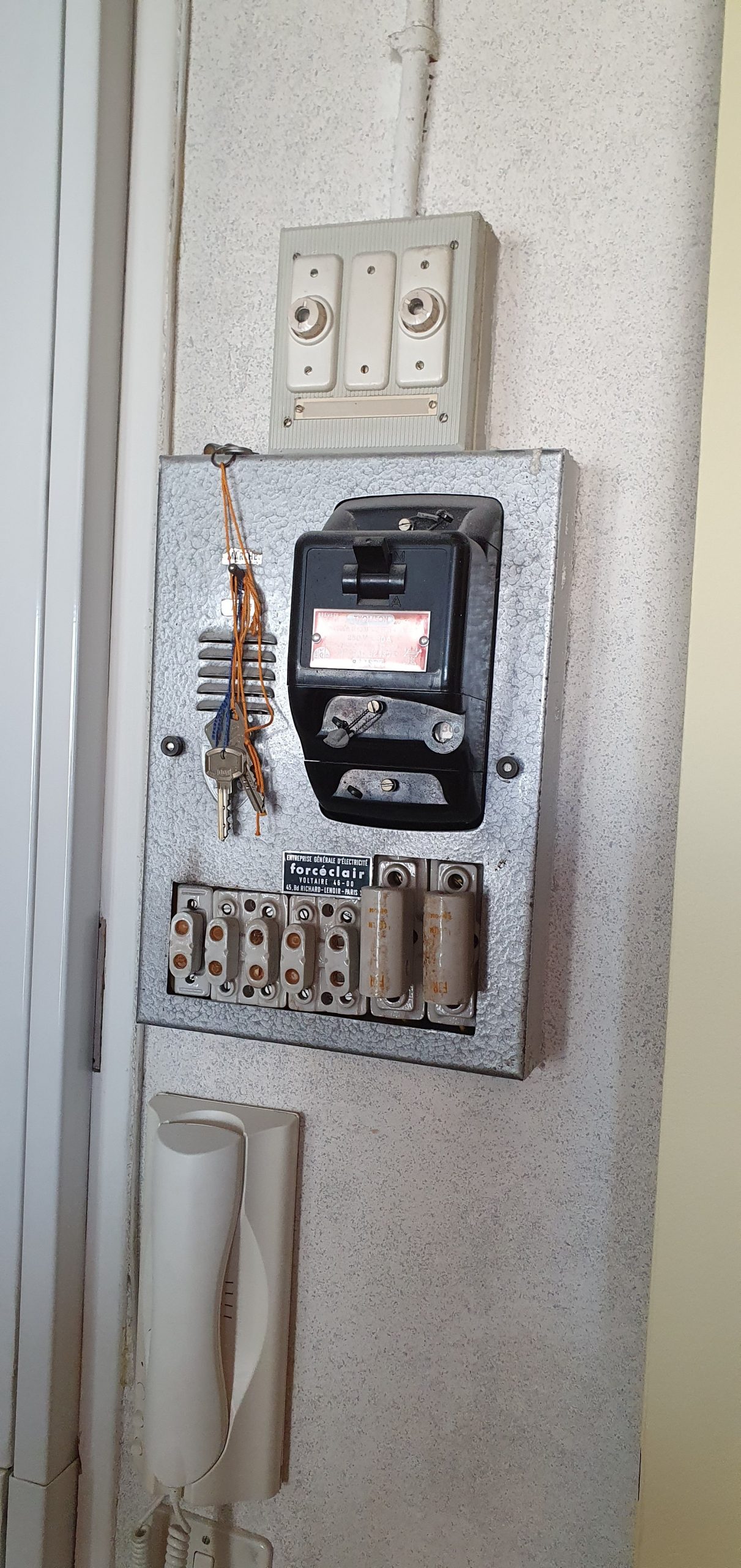 Travaux électricité professionnelle Paris 19ème besoin d’un électricien à paris 19 ? intervention rapide pour vos dépannages, installations et mises aux normes électriques. service fiable, disponible 7j/7.
