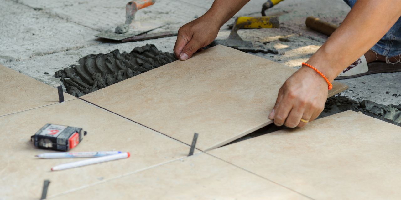 carreleur prix au m2 découvrez le prix au m2 d’un carreleur pour la pose de carrelage : tarifs moyens, conseils pour estimer votre budget et facteurs qui influencent le coût. comparez les prix pour choisir le meilleur professionnel.