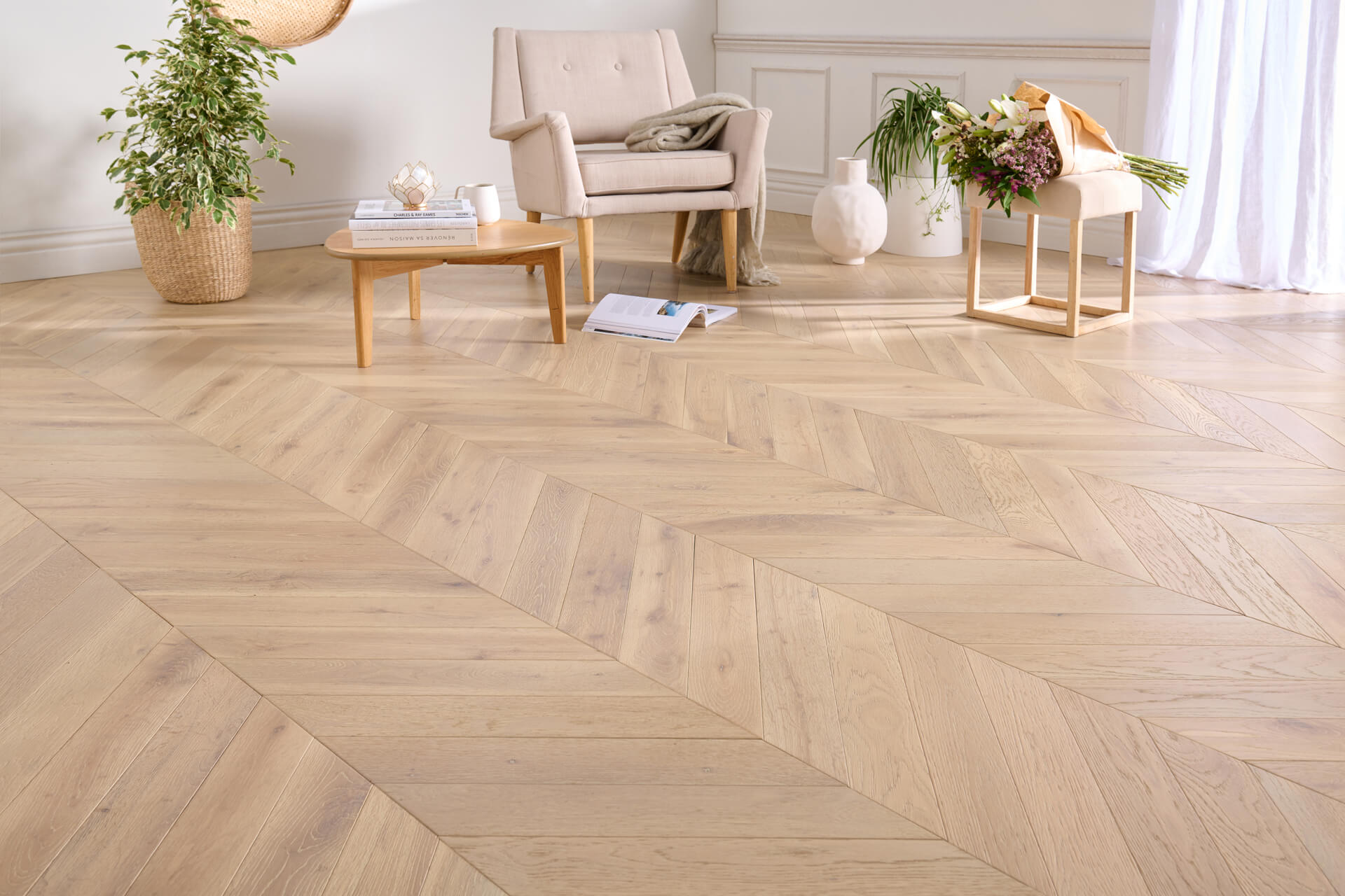 d&eacute;couvrez le prix du parquet flottant au m2, nos conseils pour comparer les tarifs, choisir le meilleur rapport qualit&eacute;-prix et r&eacute;ussir votre projet de rev&ecirc;tement de sol.