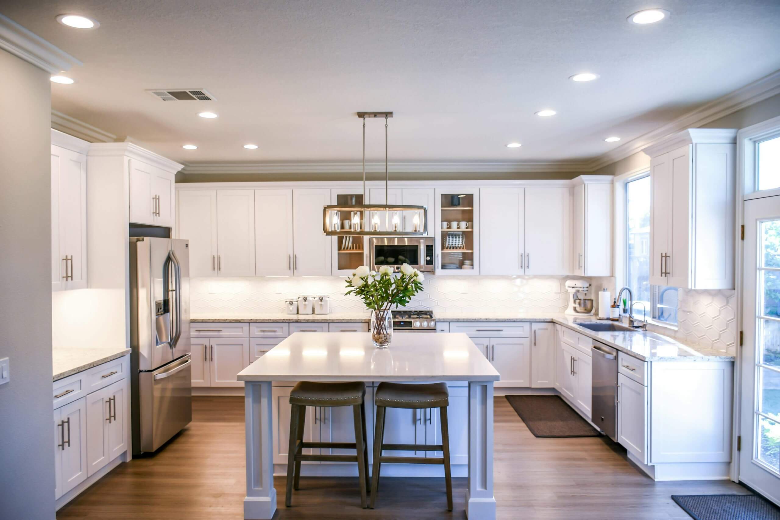 découvrez le prix de la rénovation d'une cuisine du 19ème siècle : conseils, devis détaillés, astuces pour préserver le charme d'époque tout en modernisant votre espace culinaire.