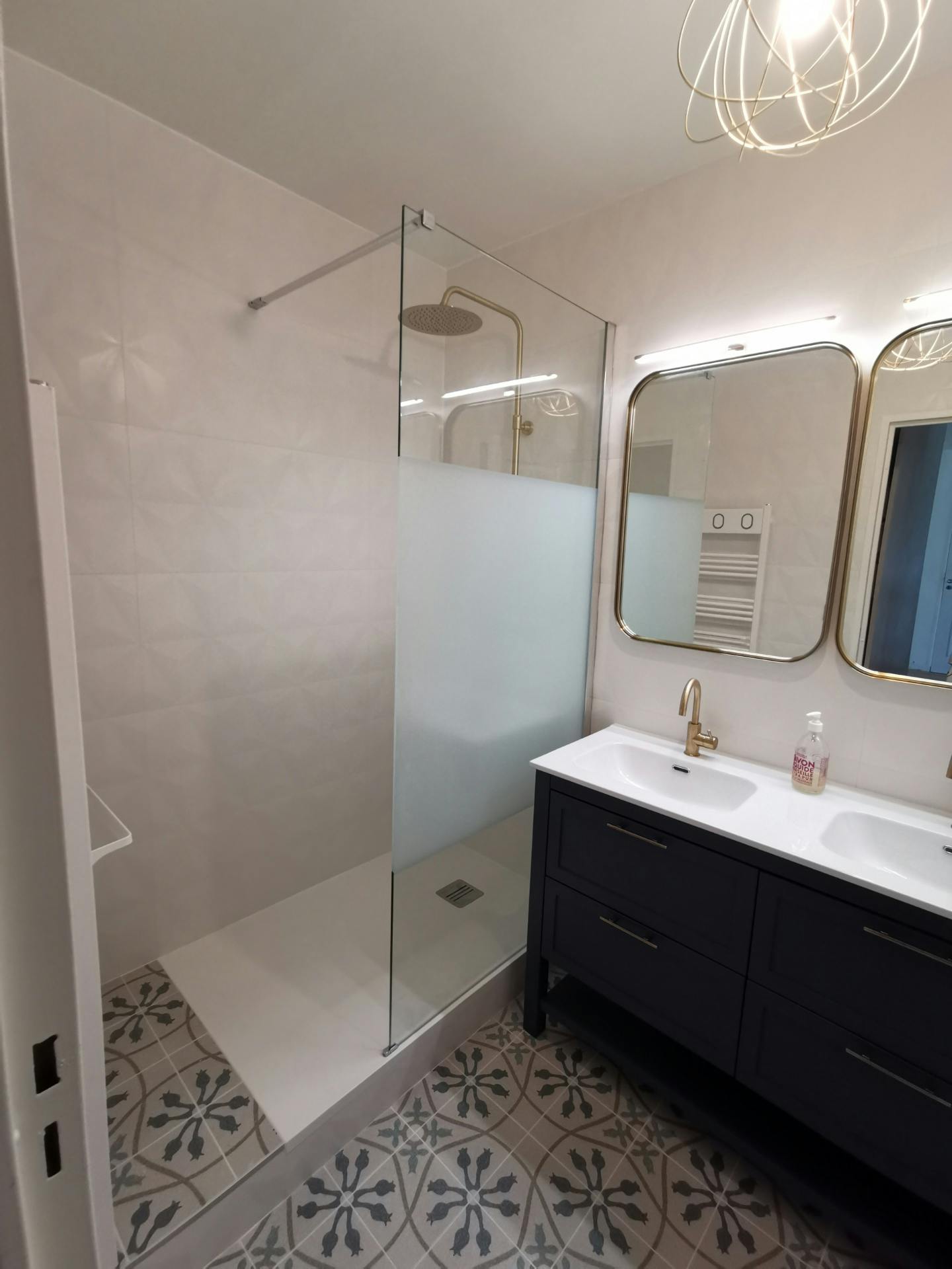 découvrez les prix pour la rénovation de salle de bain à paris 19 : coûts moyens, conseils pour estimer votre budget, exemples de devis et aides disponibles pour réussir vos travaux.