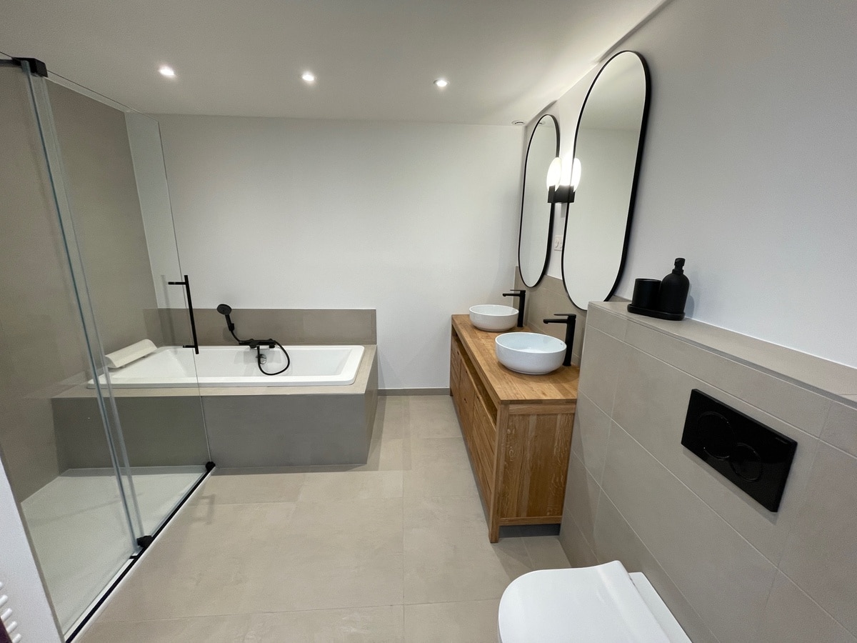confiez votre r&eacute;novation de salle de bain &agrave; des experts pour transformer votre espace avec style, confort et modernit&eacute;. d&eacute;couvrez nos conseils et id&eacute;es pour une salle de bain fonctionnelle et tendance.