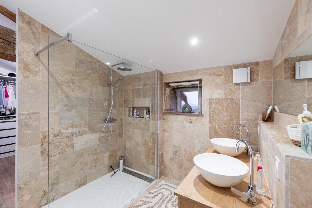 confiez la r&eacute;novation de votre salle de bain &agrave; paris 19 en 2025 &agrave; des experts. conseils, design moderne et travaux soign&eacute;s pour un espace pratique et &eacute;l&eacute;gant.