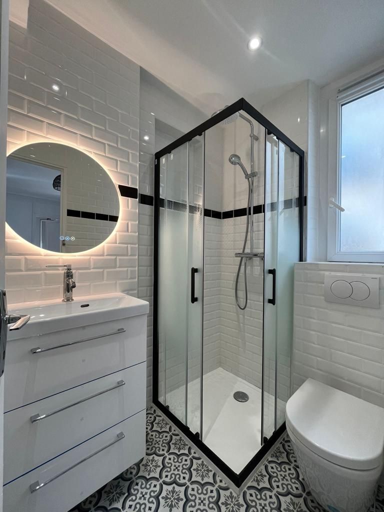 Travaux salle de bain réussie Paris 19ème réalisez vos travaux de salle de bain à paris 19 avec des artisans qualifiés. rénovation complète, aménagement, plomberie et carrelage pour une salle de bain moderne et fonctionnelle.
