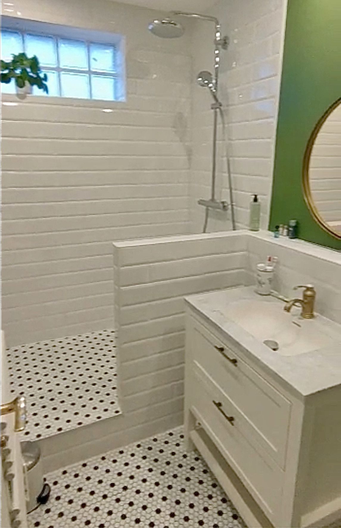 Quel artisan pour une rénovation complète de salle de bain à Paris 19 ? confiez la rénovation de votre salle de bain à un artisan expérimenté à paris 19. conseils personnalisés, travaux soignés et respect des délais pour un espace moderne et fonctionnel.