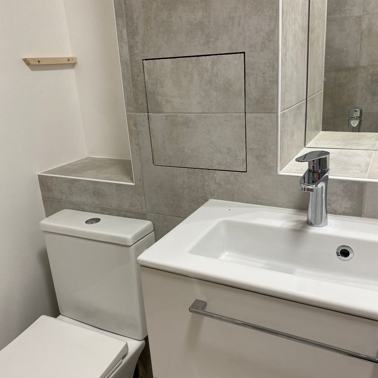 Quel artisan pour une rénovation complète de salle de bain à Paris 19 ? confiez la rénovation de votre salle de bain à un artisan qualifié à paris 19. devis gratuit, conseils personnalisés et travaux de qualité pour un espace moderne et fonctionnel.