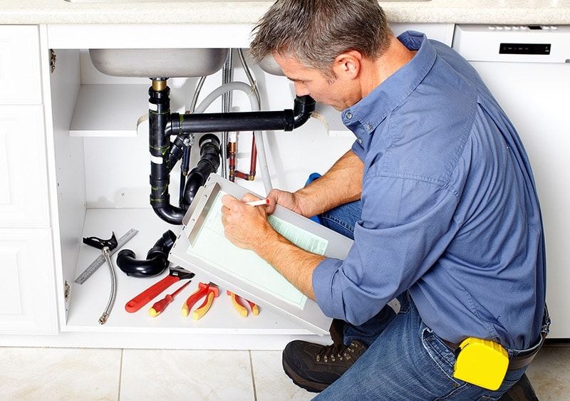 d&eacute;couvrez nos conseils pratiques pour choisir un plombier fiable et comp&eacute;tent. comparez les crit&egrave;res importants, les tarifs et &eacute;vitez les arnaques pour trouver le professionnel id&eacute;al pour vos travaux de plomberie.