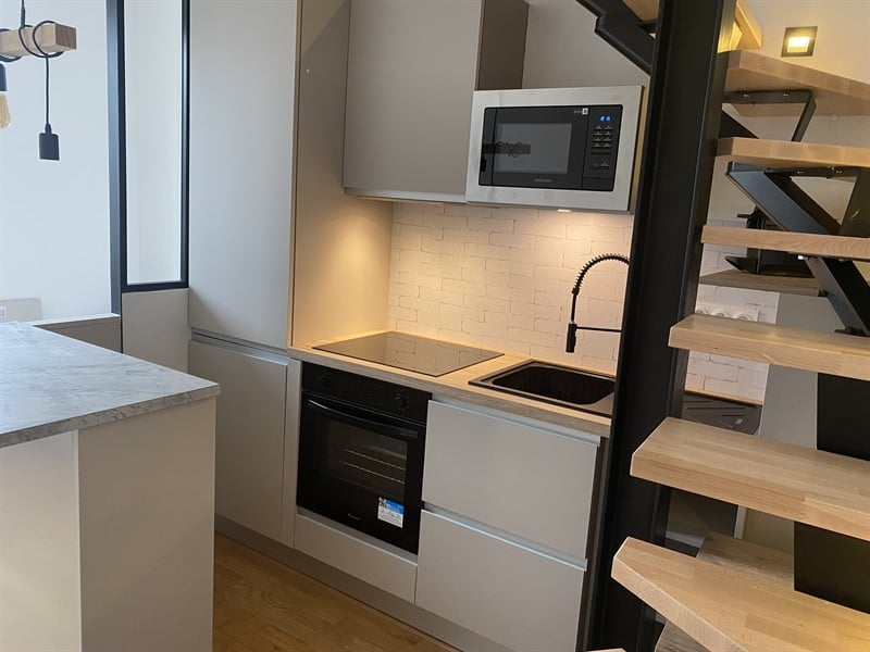 Cuisine petite surface : optimiser chaque mètre carré à Paris 19ème découvrez nos solutions de cuisine optimisée à paris 19 : aménagement sur-mesure, rangements intelligents et design moderne pour un espace fonctionnel et agréable.