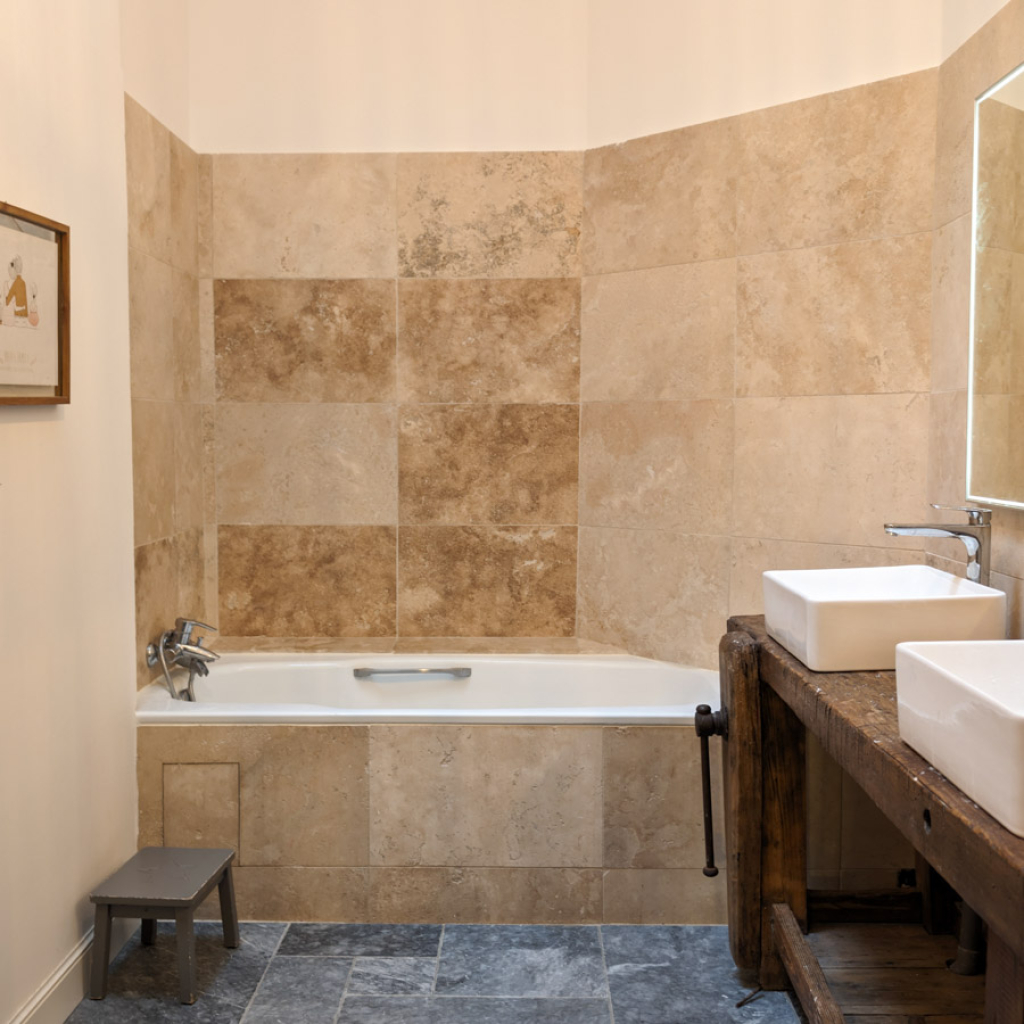 découvrez des idées et inspirations pour aménager votre salle de bain à paris 75019 : décoration, agencement, astuces modernes et conseils pratiques pour un espace élégant et fonctionnel.