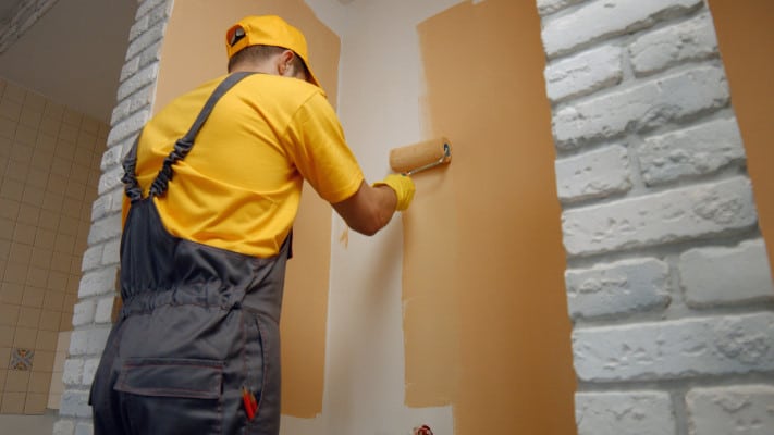 d&eacute;couvrez le prix moyen au m2 pour la peinture de vos murs et plafonds, ainsi que les facteurs influen&ccedil;ant le co&ucirc;t et nos conseils pour estimer votre budget peinture.