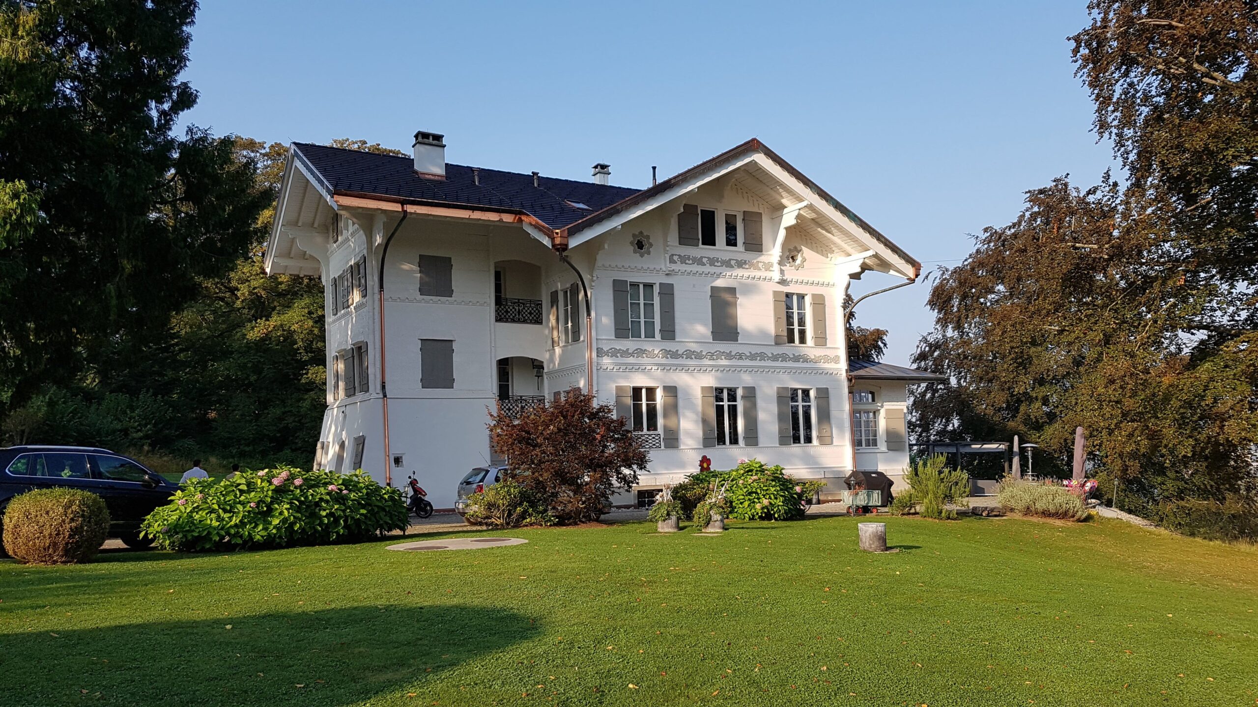 découvrez nos conseils, inspirations et services pour la rénovation de bâtiments du 19ème siècle : préservation du patrimoine, techniques traditionnelles et design moderne.