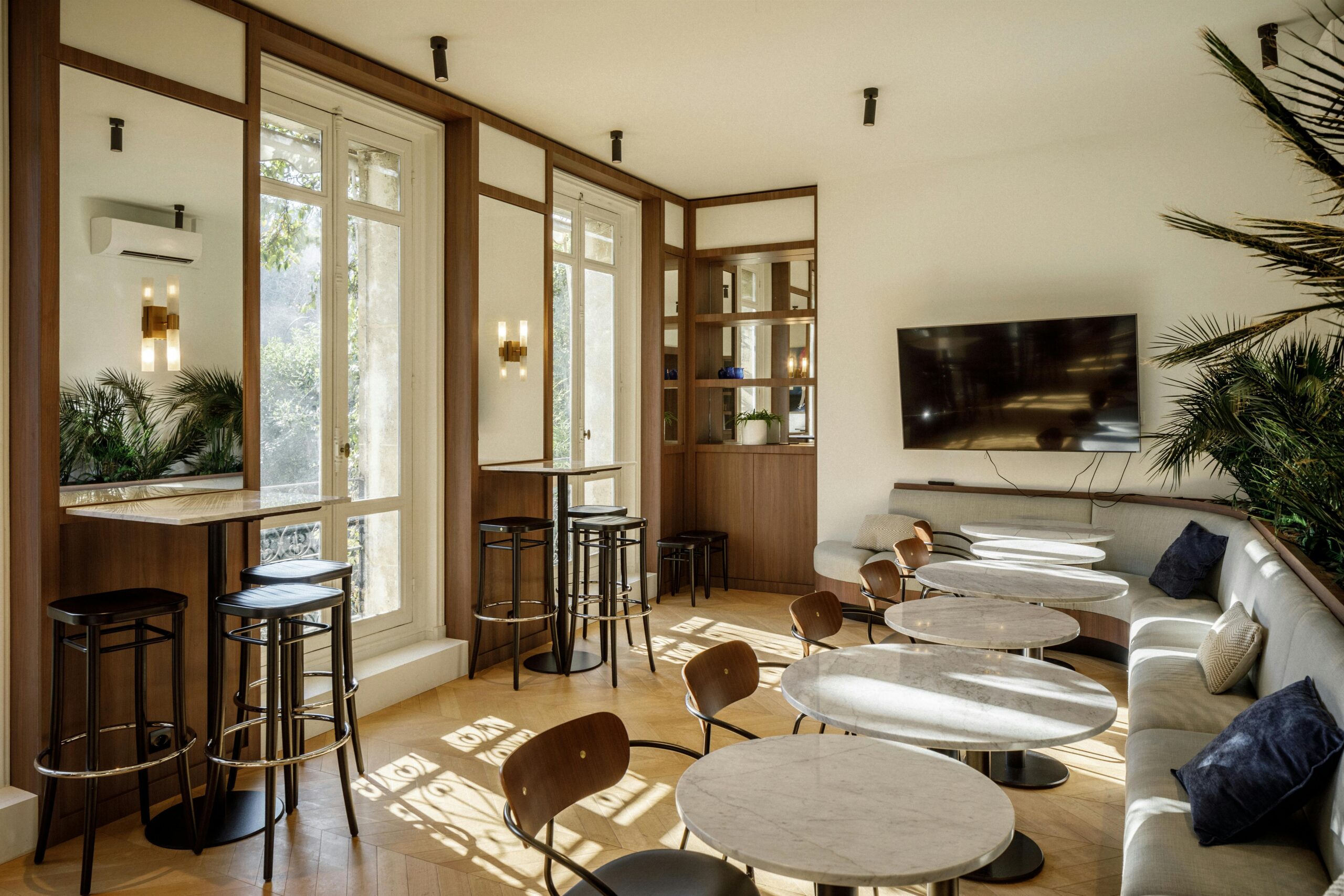 donnez une nouvelle vie &agrave; vos espaces professionnels avec notre service de r&eacute;novation de bureaux &agrave; paris 19. conseils personnalis&eacute;s, travaux de qualit&eacute; et respect des d&eacute;lais. obtenez un devis gratuit d&egrave;s aujourd