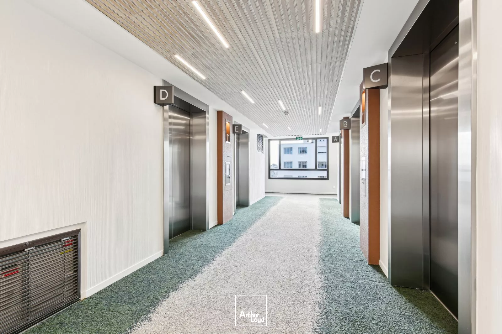 confiez la r&eacute;novation de votre bureau &agrave; paris 19 &agrave; des experts. am&eacute;liorez votre espace de travail avec des solutions sur-mesure, modernes et adapt&eacute;es &agrave; vos besoins professionnels.