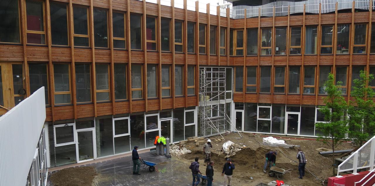 d&eacute;couvrez comment la r&eacute;novation des &eacute;coles et cr&egrave;ches &agrave; paris en 2050 transforme les espaces &eacute;ducatifs en lieux innovants, durables et adapt&eacute;s aux besoins des enfants et des enseignants.