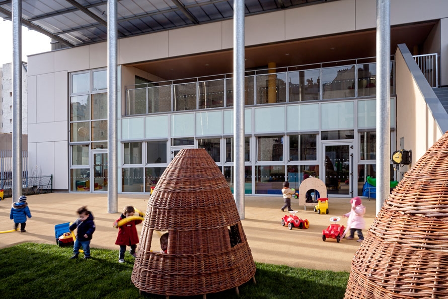 d&eacute;couvrez comment la r&eacute;novation des &eacute;coles et cr&egrave;ches &agrave; paris en 2050 transforme les espaces &eacute;ducatifs en lieux modernes, durables et adapt&eacute;s aux besoins des enfants et enseignants.