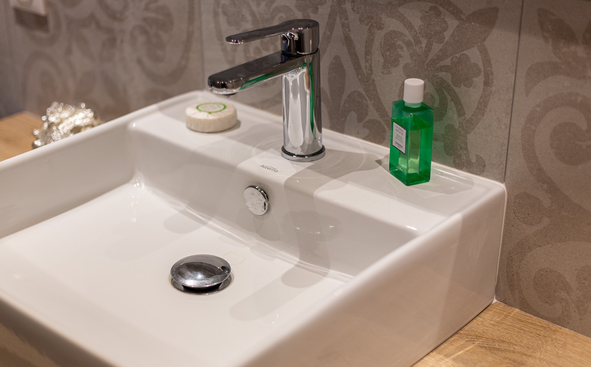 Rénovation rapide de salle de bain à Paris 75019 confiez la rénovation de votre salle de bain dans le 75019 à des experts. devis gratuit, conseils personnalisés et travaux de qualité pour un espace moderne et fonctionnel à paris 19e.