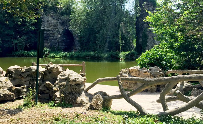 d&eacute;couvrez les meilleures options de restauration au parc des buttes-chaumont &agrave; paris : caf&eacute;s, snacks et restaurants pour une pause gourmande en plein c&oelig;ur de la nature.