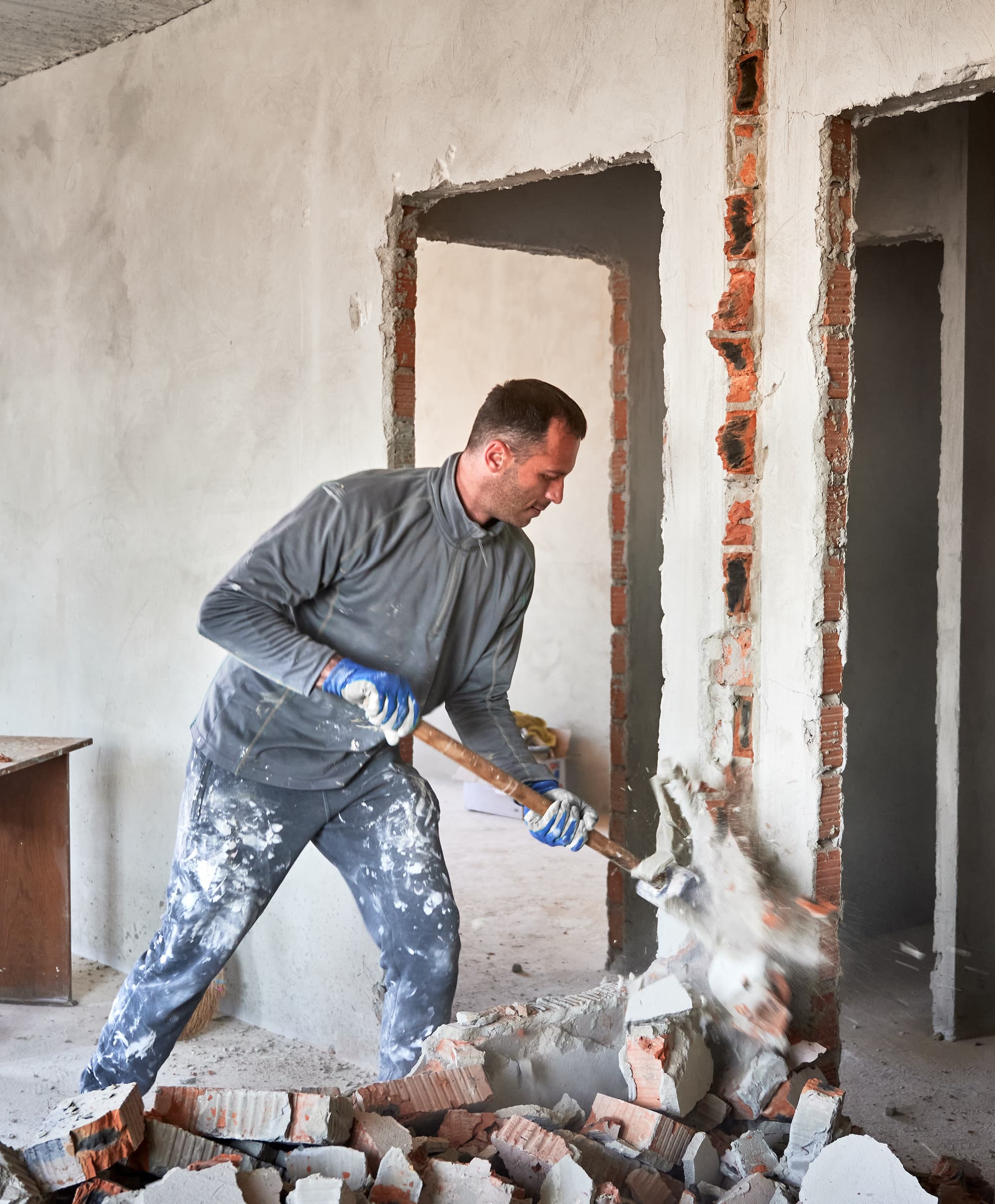 découvrez nos solutions complètes pour vos travaux intérieurs : rénovation, aménagement, décoration et conseils d’experts pour sublimer chaque pièce de votre maison.