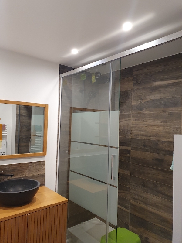 confiez vos travaux de salle de bain à paris 19 à une équipe professionnelle ! rénovation complète, aménagement, plomberie et déco moderne pour un espace qui vous ressemble.
