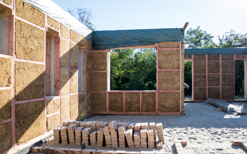 découvrez comment la paille révolutionne la construction et la rénovation avec une solution écologique, économique et performante pour vos projets durables.