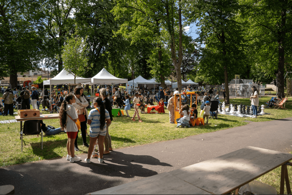 découvrez nos services d'interventions sécurisées dans l'espace public, garantissant sécurité et efficacité pour tous vos projets urbains.
