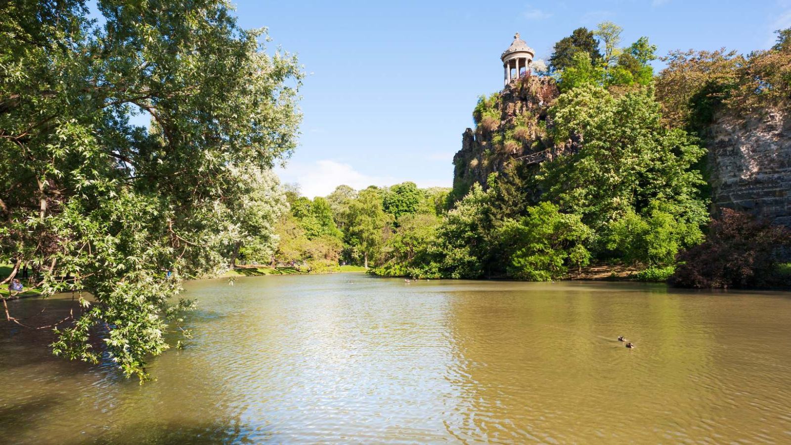 d&eacute;couvrez les derni&egrave;res nouveaut&eacute;s aux buttes-chaumont : &eacute;v&eacute;nements, lieux &agrave; visiter, activit&eacute;s et bons plans pour profiter pleinement de ce quartier iconique de paris.
