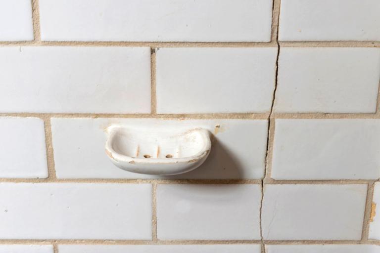 d&eacute;couvrez la renaissance des bains-douches petitot, un lieu historique r&eacute;habilit&eacute; alliant patrimoine, bien-&ecirc;tre et modernit&eacute; au c&oelig;ur de la ville.