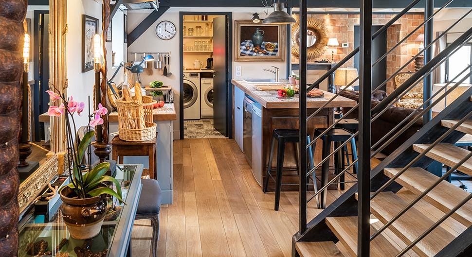 d&eacute;couvrez nos conseils essentiels pour r&eacute;ussir la r&eacute;novation de votre appartement et transformer votre espace de vie avec succ&egrave;s.